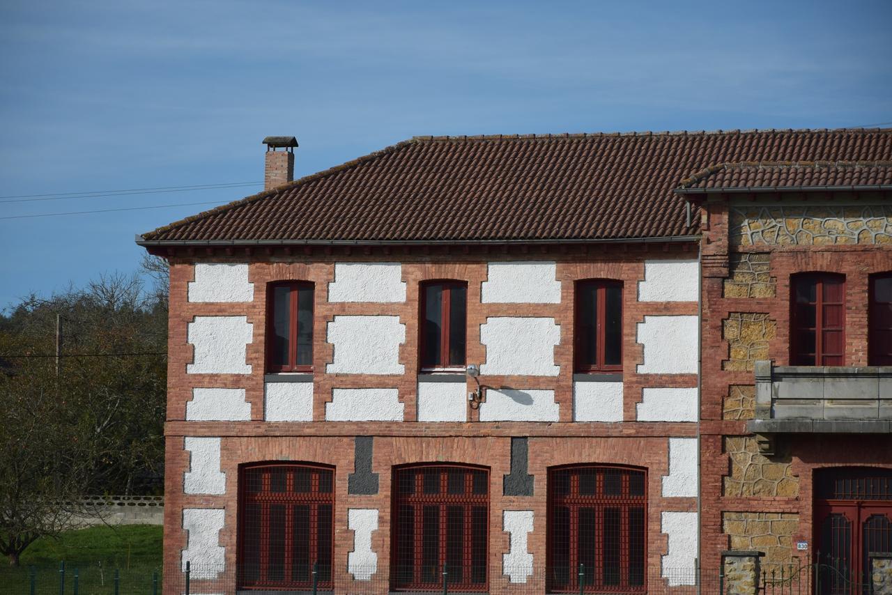 Albergue Familiar De Pintueles Pilona ภายนอก รูปภาพ