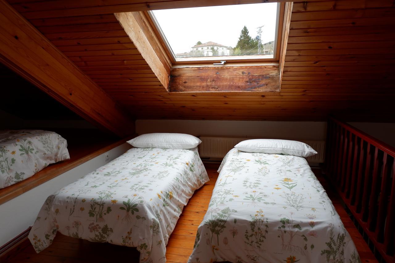 Albergue Familiar De Pintueles Pilona ภายนอก รูปภาพ